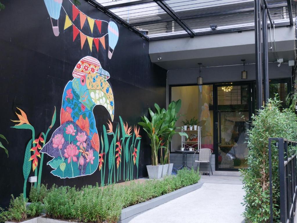 Entrance, Warm Hostel in Chiang Mai