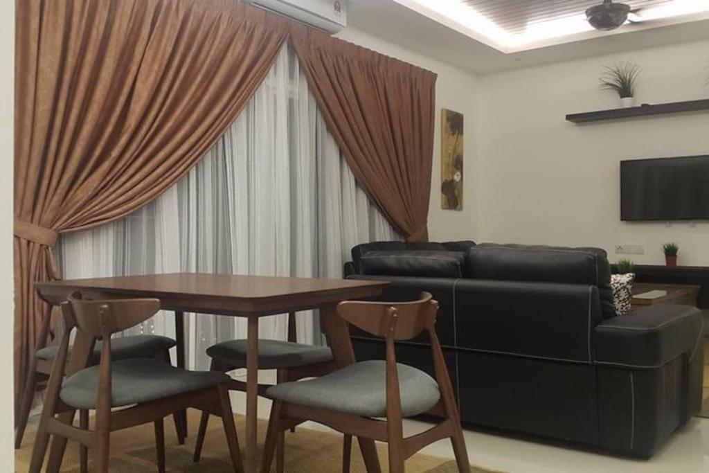 Palm Armada Residence Free Parking and Netflix photo