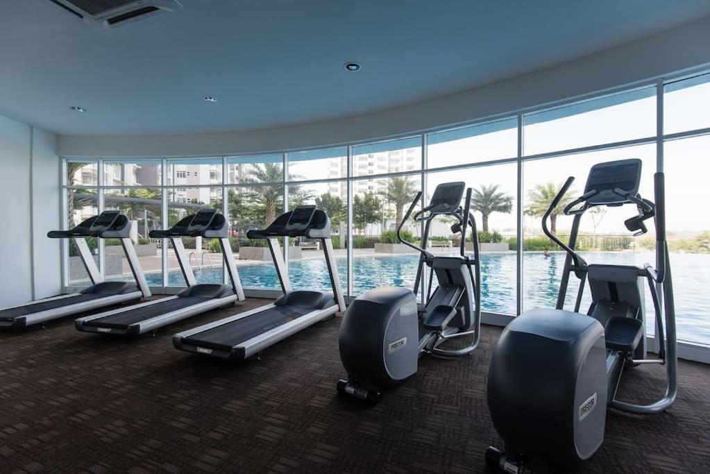 Palm Armada Residence Free Parking and Netflix photo