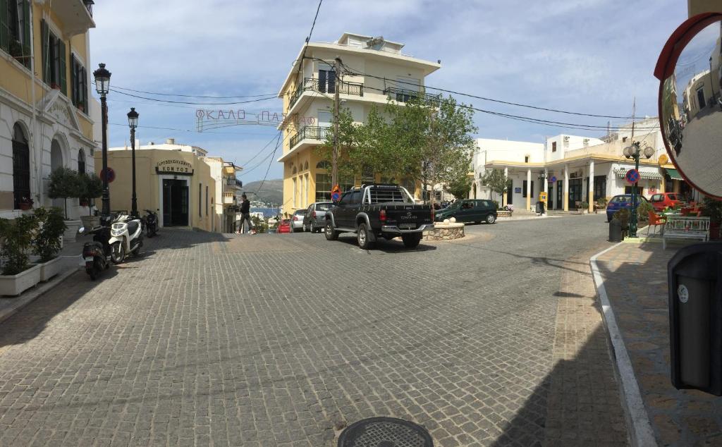 Platanos Rooms — Hotel in Leros