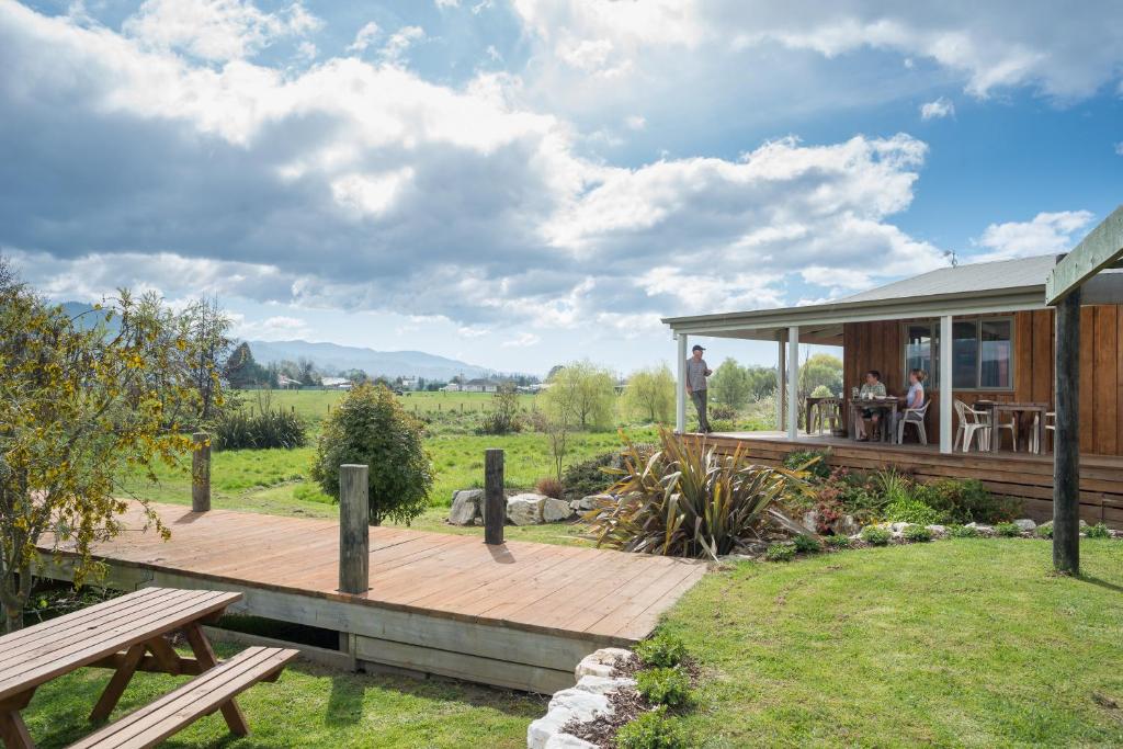 Eden's Edge Lodge photo