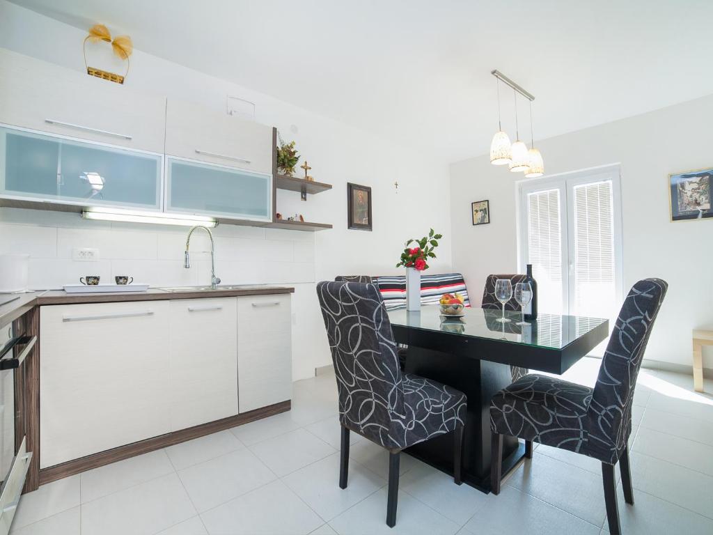 Apartments Franovic - 4