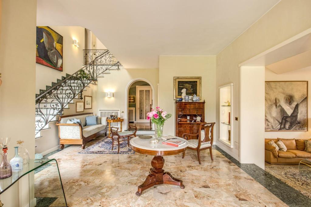 La Gaura Guest House 8