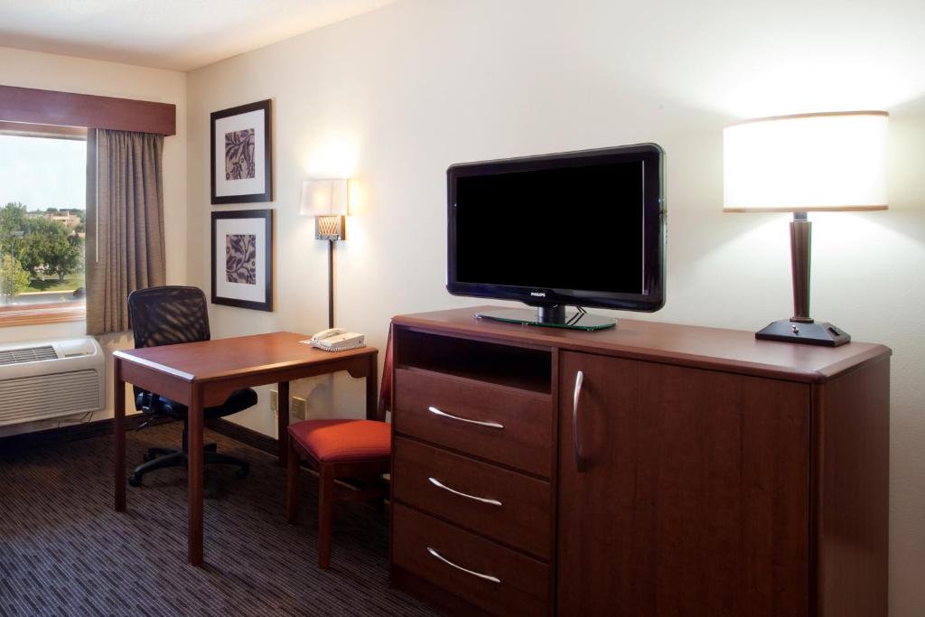 AmericInn by Wyndham DeWitt photo