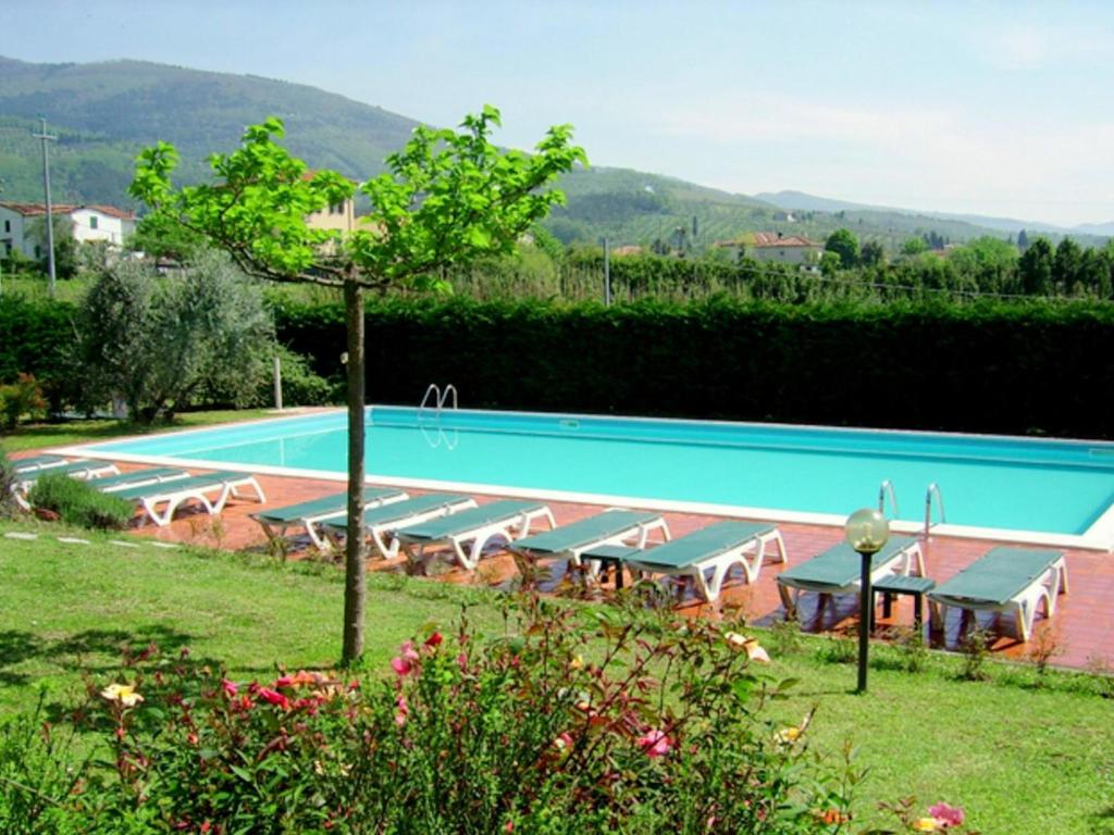 Traditional Farmhouse near Pistoia with Garden