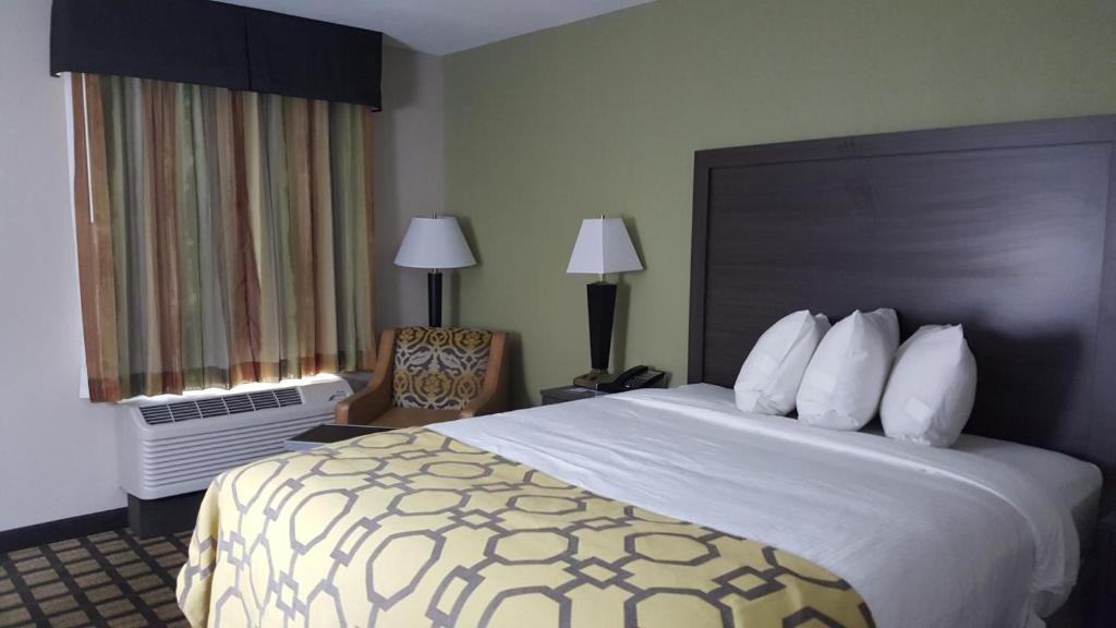Baymont by Wyndham Clarksville photo