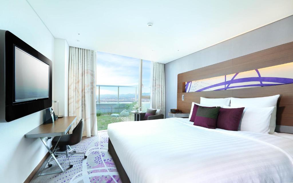 2. 노보텔 앰배서더..