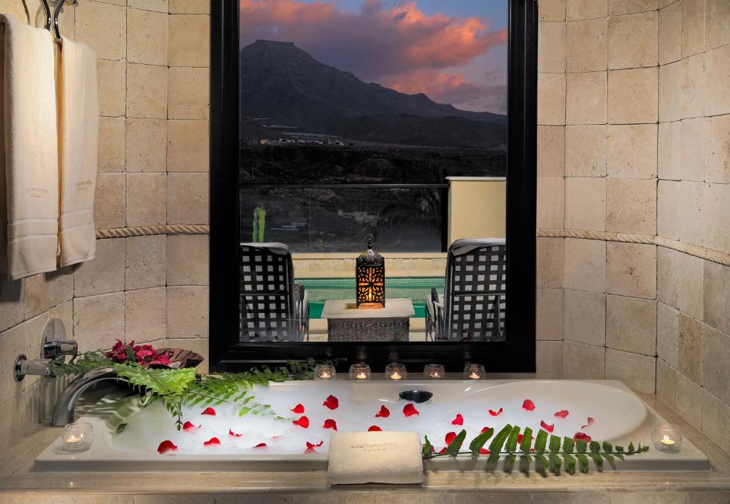 Royal Garden Villas, Luxury Hotel - 4