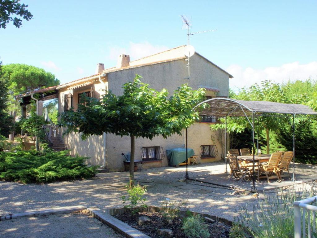 Charming Holiday Home in R gusse Provence with Terrace