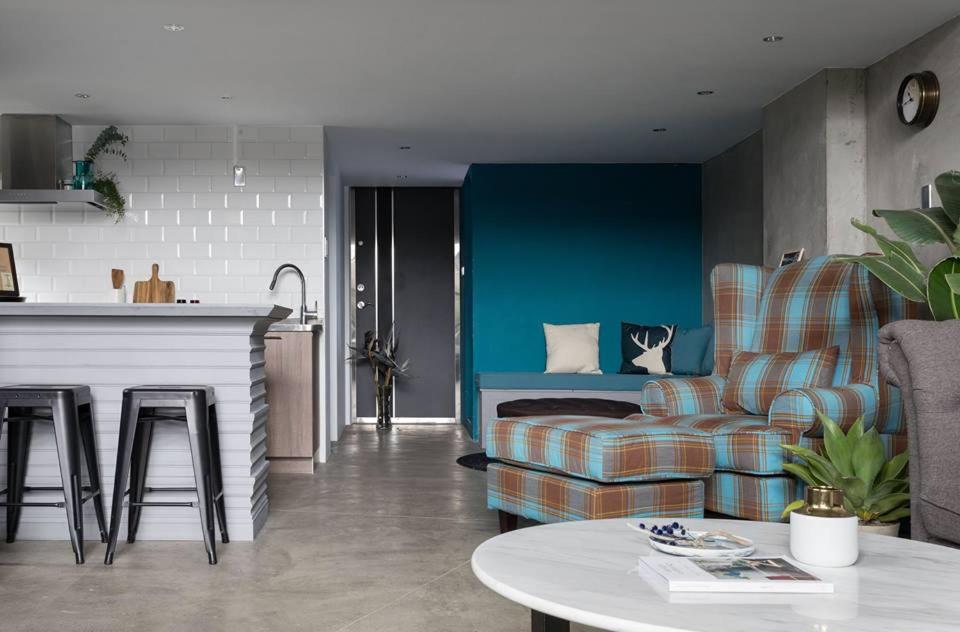 Shared lounge/TV area