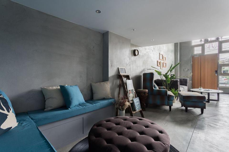 Shared lounge/TV area