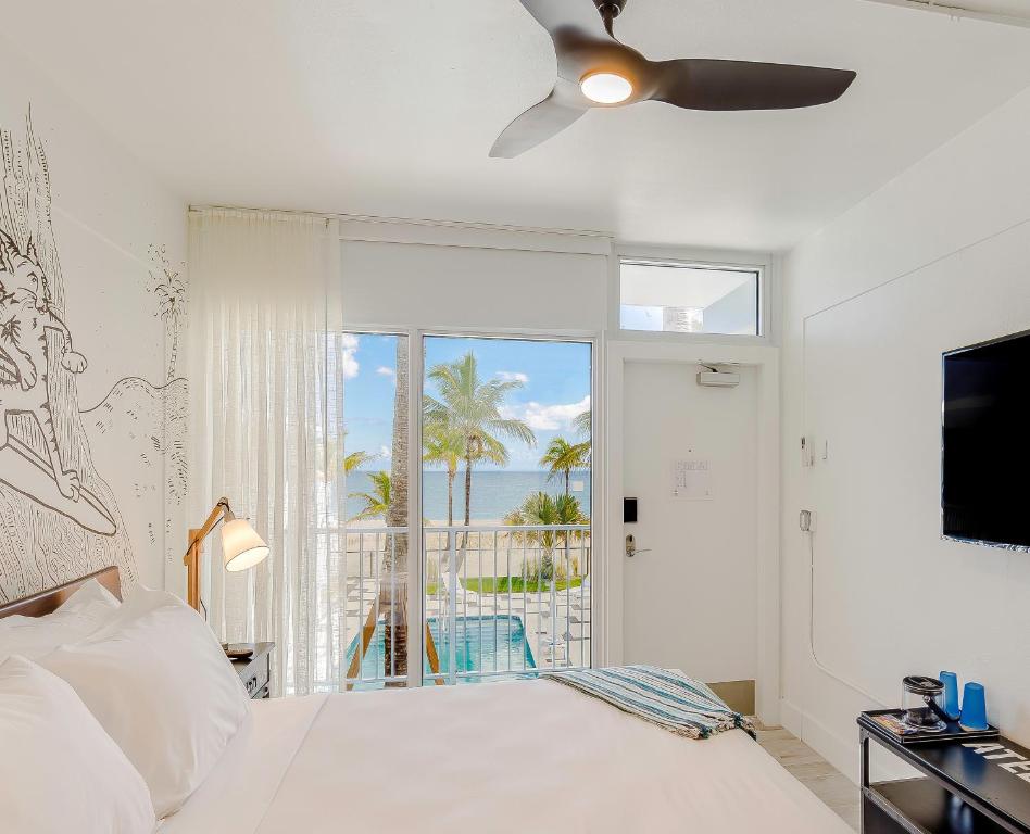 Plunge Beach Hotel photo