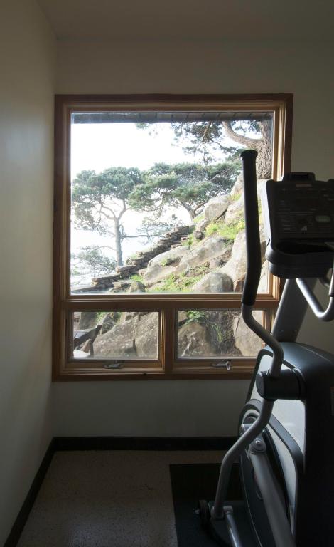 Timber Cove Inn photo