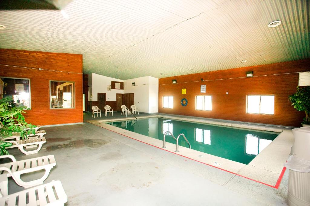 Super 8 By Wyndham Van Buren/Ft. Smith Area photo