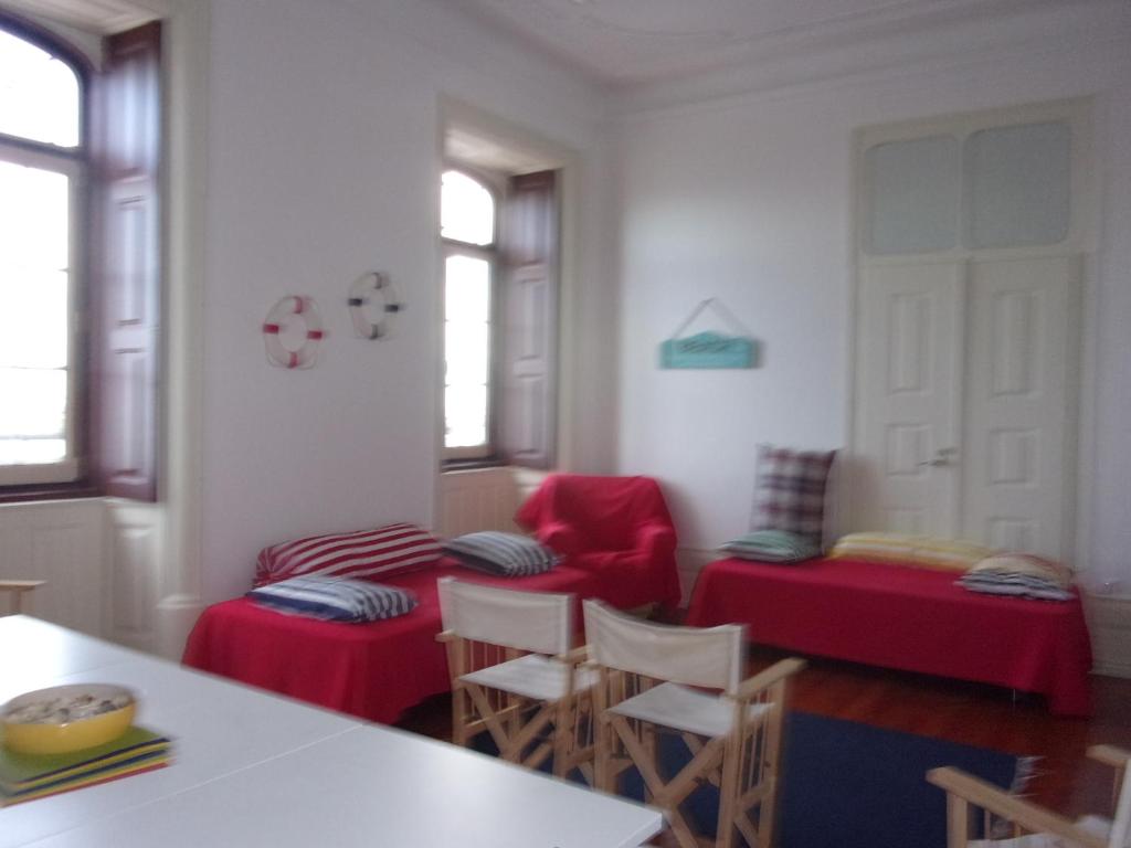 Shared lounge/TV area, Hostel 402 in Figueira Da Foz