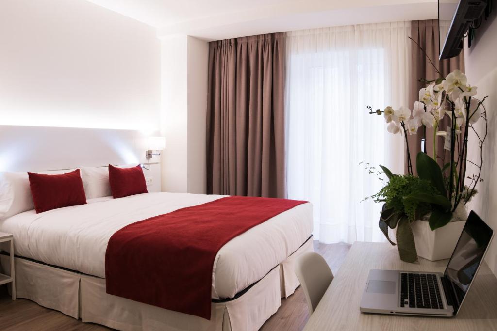 Hotel Pompaelo Plaza del Ayuntamiento & Spa - 5