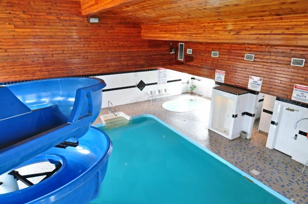 Travelodge by Wyndham Golden Sportsman Lodge photo