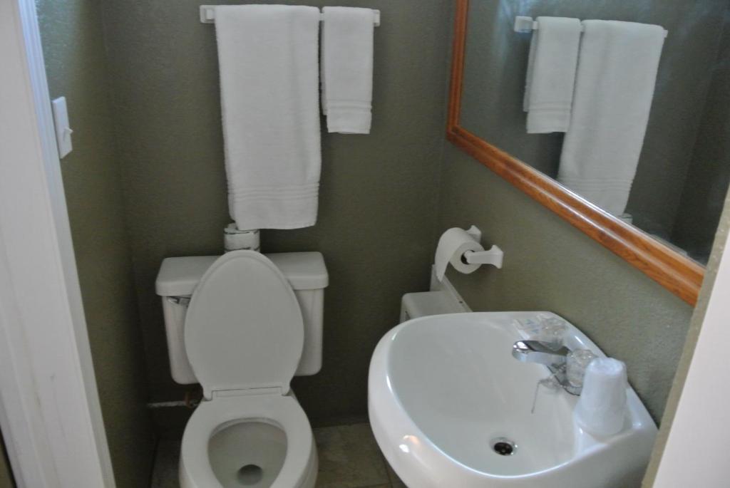 Budget Inn of Appleton photo