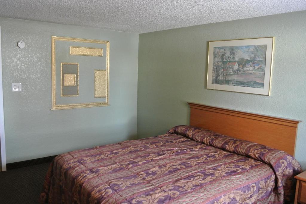 Budget Inn of Appleton photo