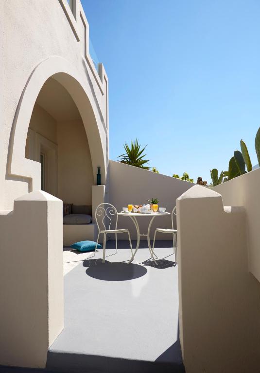 Fileria Suites — Hotel building in Oia, South Aegean