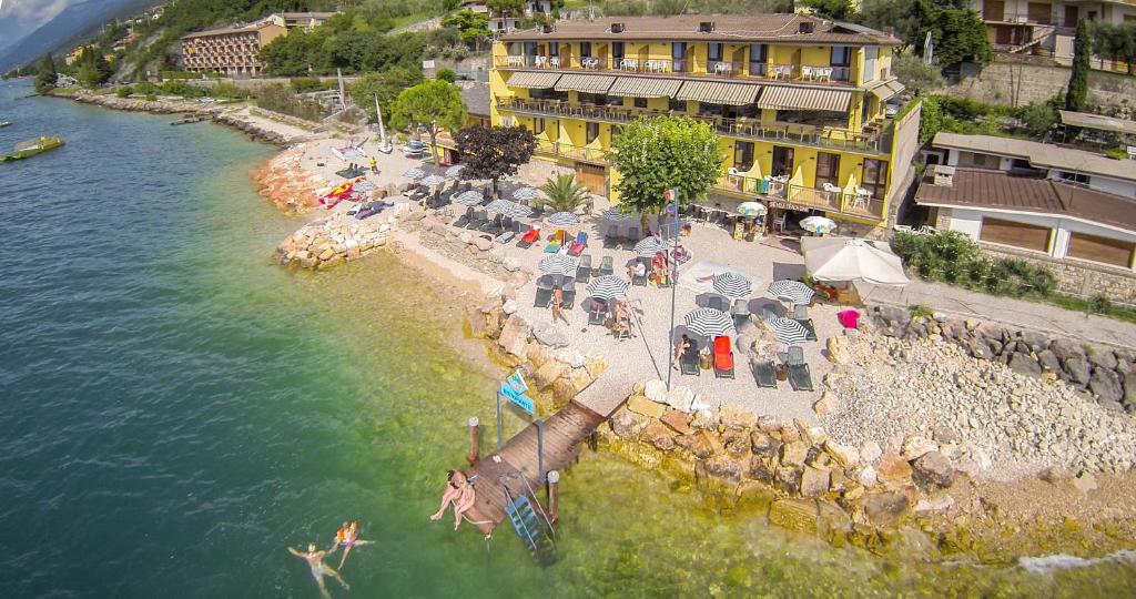 Taki Village — Hotel in Brenzone