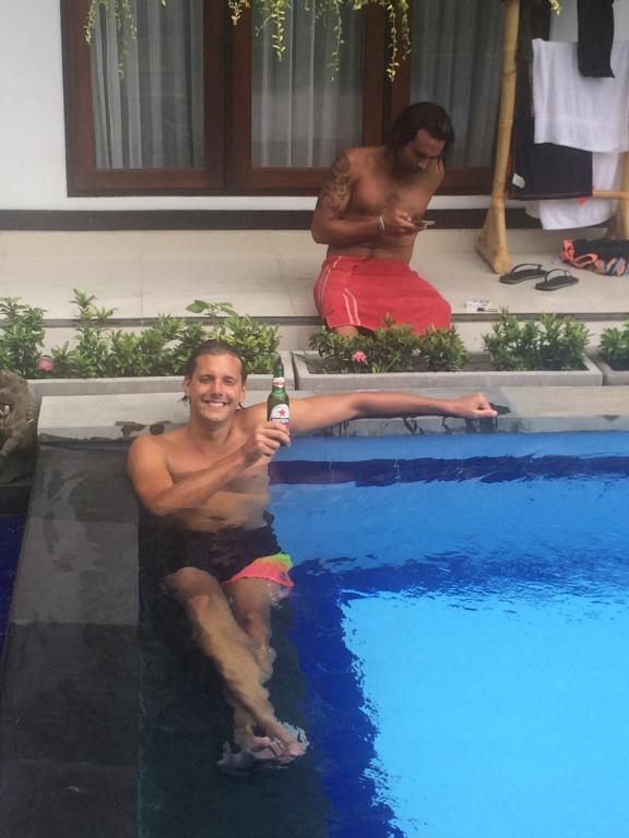 スイミングプール