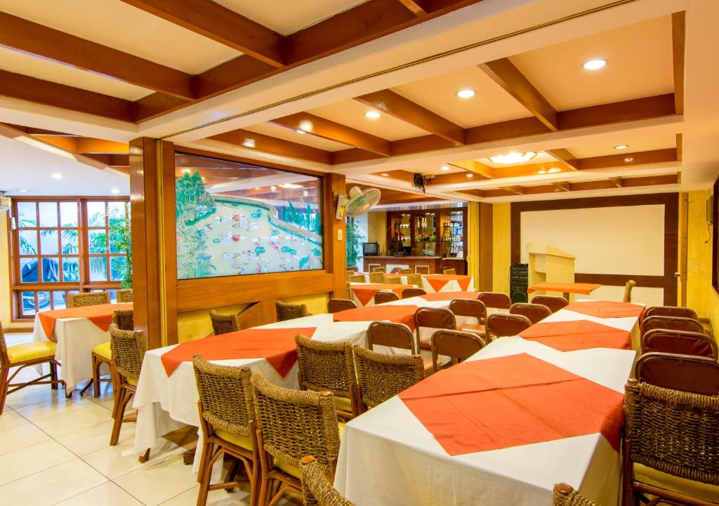 Restaurant, The Manor Hotel Davao in Davao City