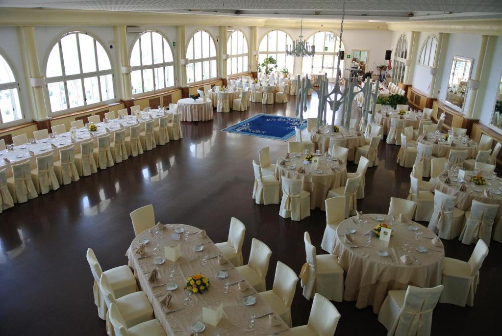 Banquet hall