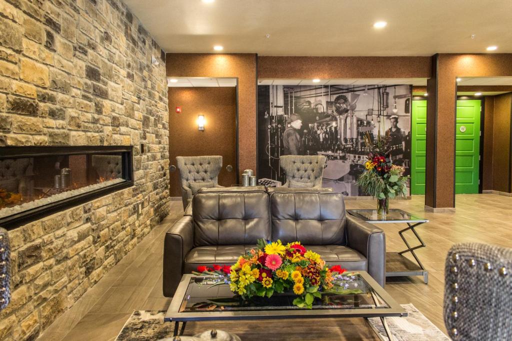Cobblestone Hotel & Suites - Stevens Point photo