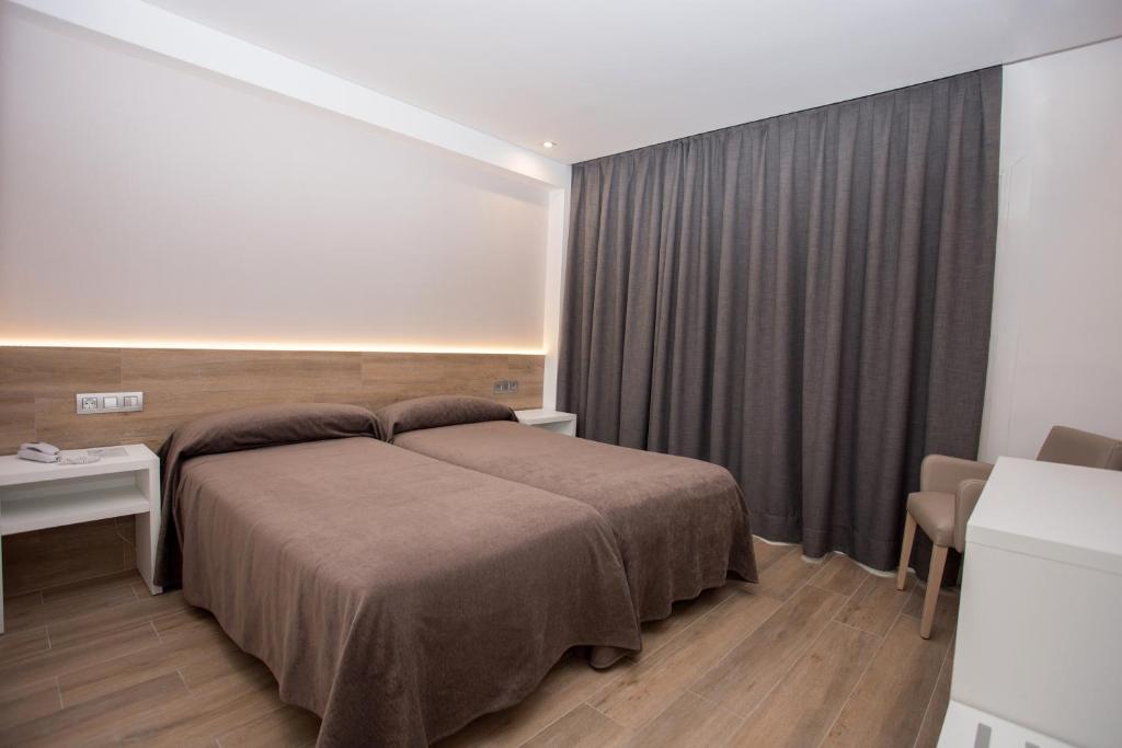 Hotel Perla — Hotel rooms in Benidorm, Valencian Community