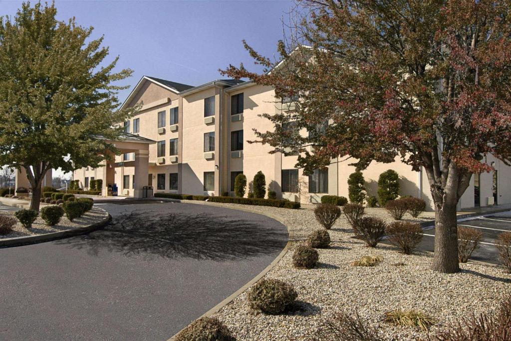 Baymont By Wyndham O'fallon St. Louis Area Photo 31