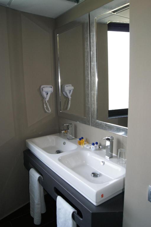 Summer Hotel — Hotel rooms in Calella, Catalonia