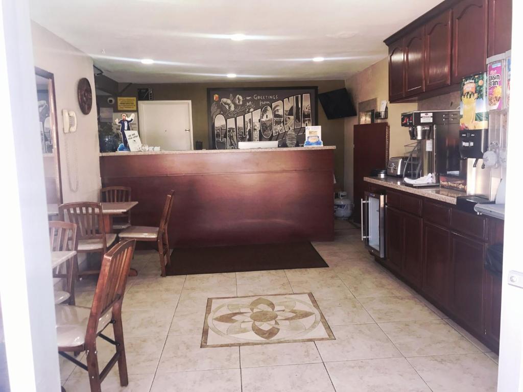 Super 8 By Wyndham Redlands/San Bernardino photo
