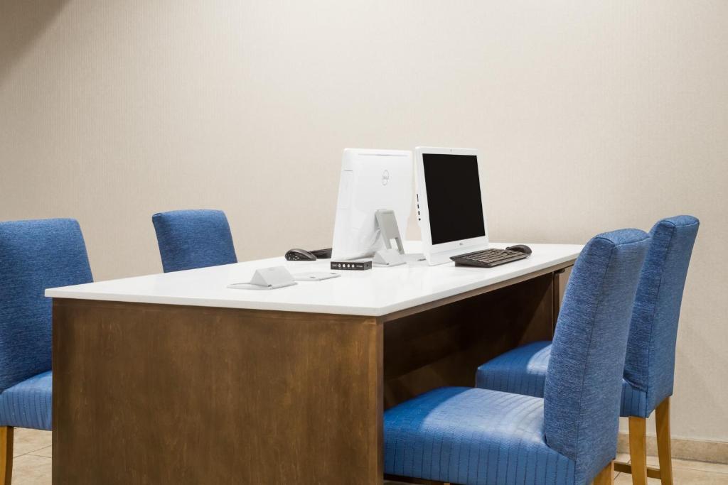 Wyndham Garden Fresno Yosemite Airport Photo 46