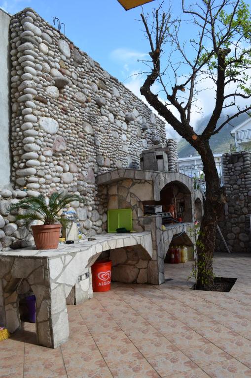 Guest House Djurovic — Hotel in Sutomore