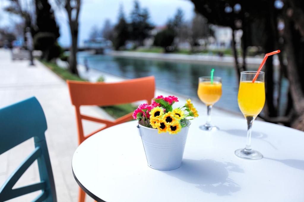 Art Theatre Caffe Hotel — Hotel in Struga