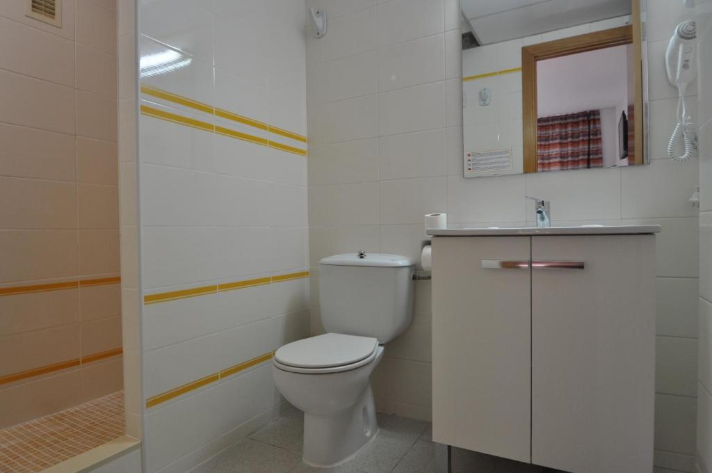 Aparthotel Safari — Hotel rooms in Calella, Catalonia