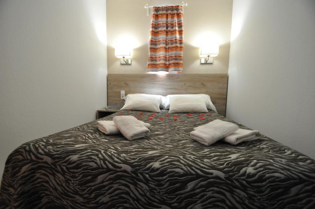 Aparthotel Safari — Hotel rooms in Calella, Catalonia