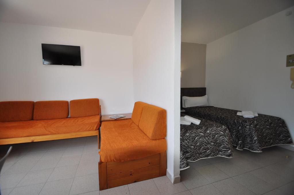 Aparthotel Safari — Hotel rooms in Calella, Catalonia