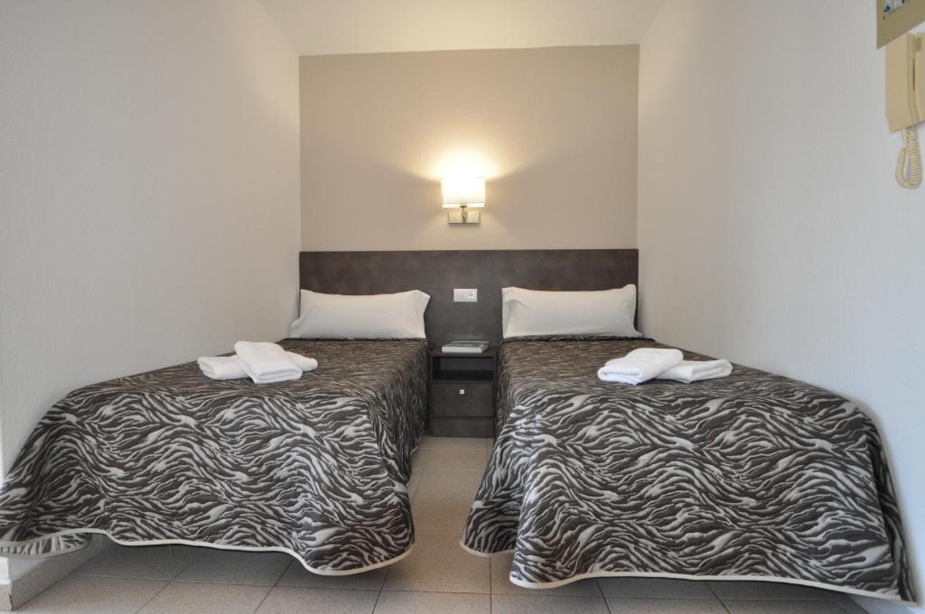 Aparthotel Safari — Hotel rooms in Calella, Catalonia