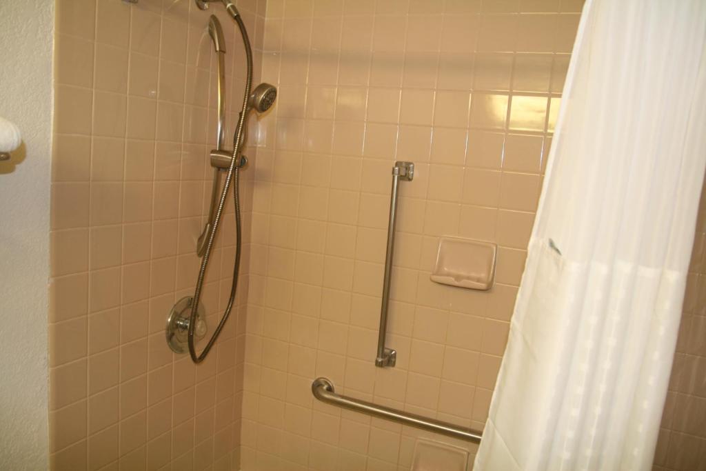 Howard Johnson by Wyndham Hattiesburg photo