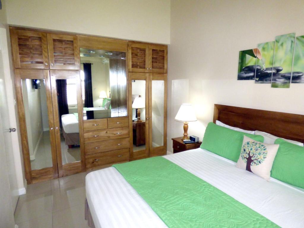 Beach One Bedroom Suite A29 — Hotel in Ocho Rios
