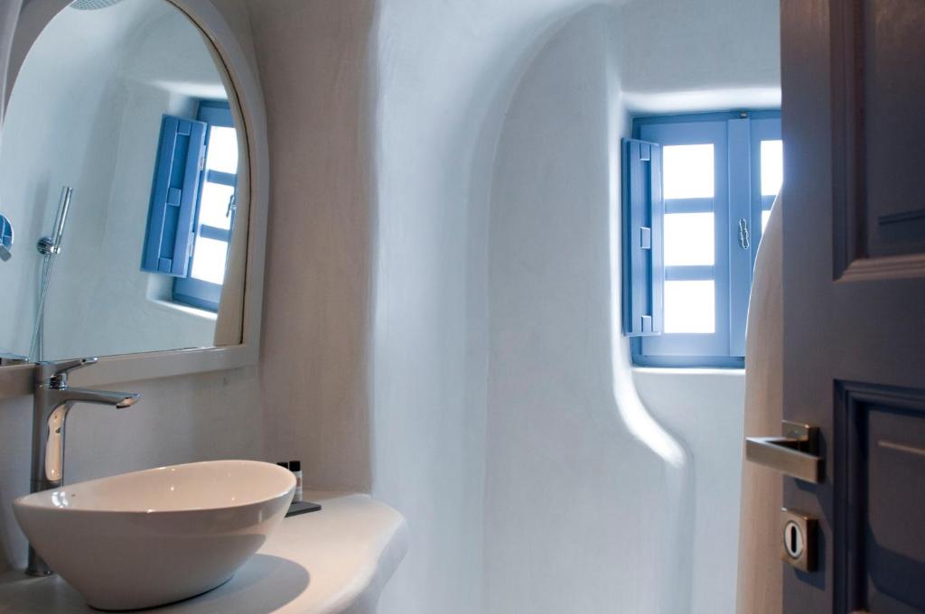 Olyra Traditional Cave Houses photo