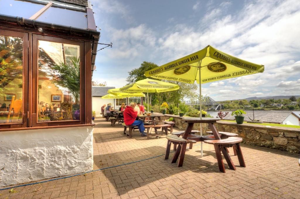 Lochnell Arms Hotel 外観