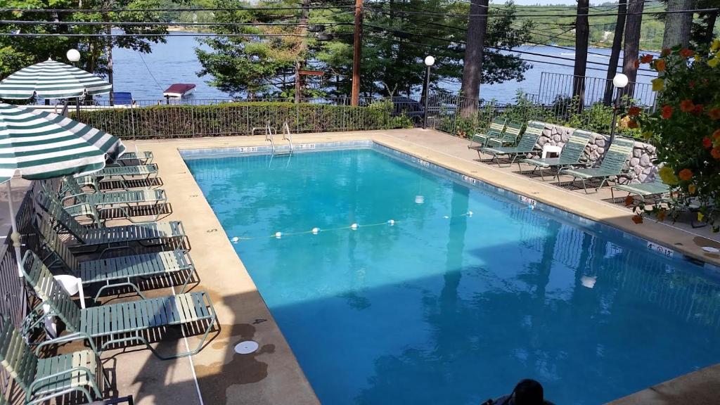 Birch Knoll Motel photo