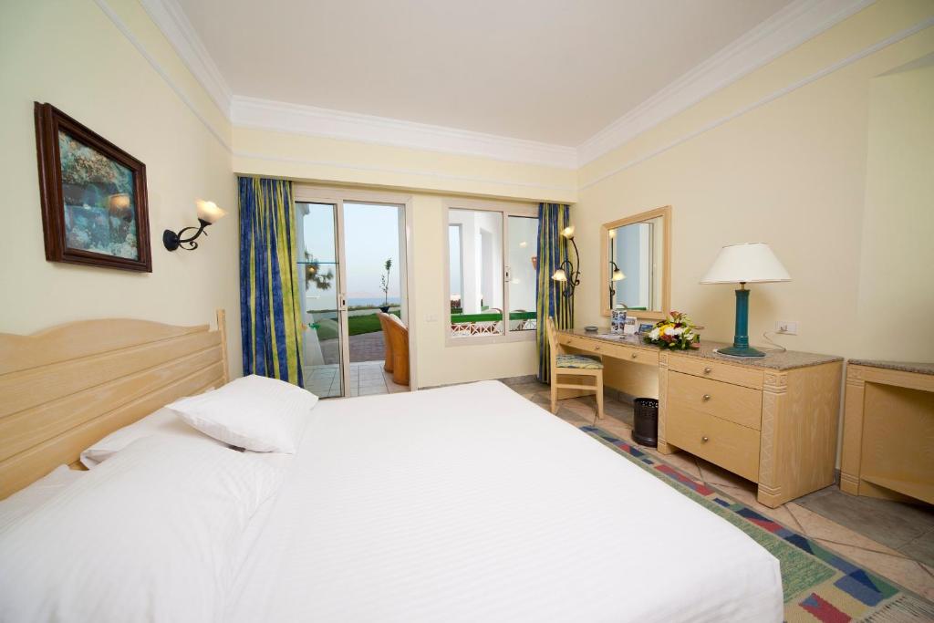 Coral Beach Resort Tiran (Ex. Rotana) photo