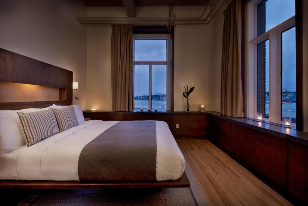 Hotel 71 photo