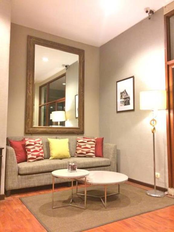 Shared lounge/TV area