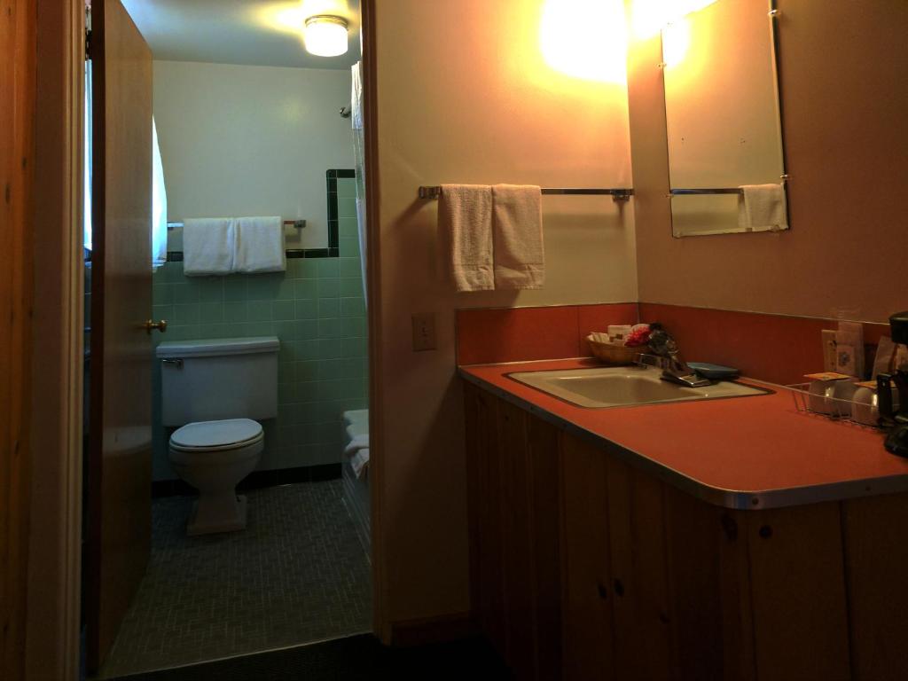 Prospector Motor Lodge photo