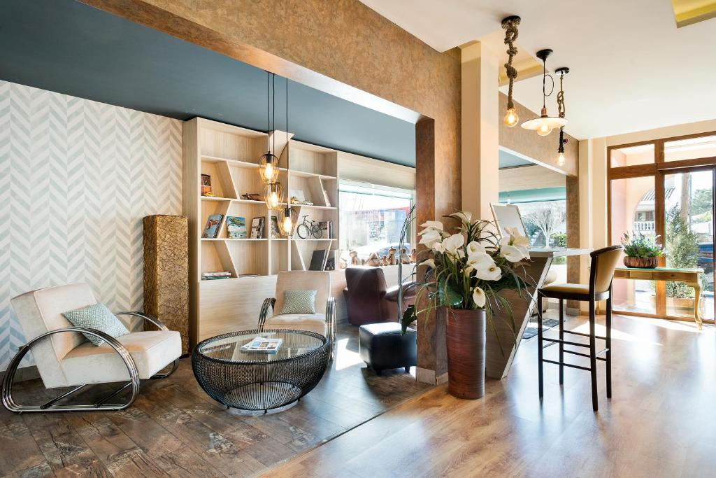 Nura Santa Ponsa & Spa — Restaurant & bars in Santa Ponca, Balearic Islands